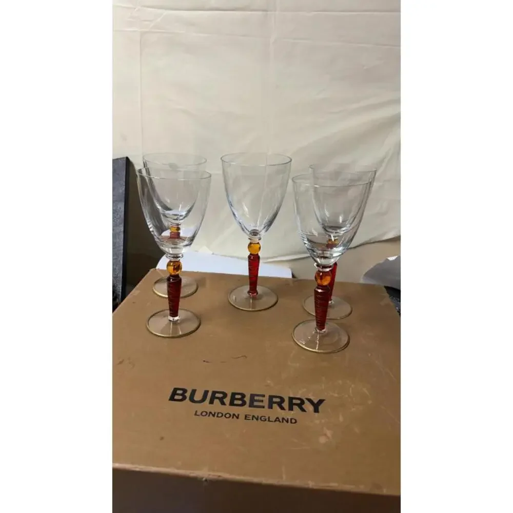 Set of 5 Handcrafted Amber Stem Wine Glasses‎ – 4 Matching + 1 Variant - Picture 4 of 16